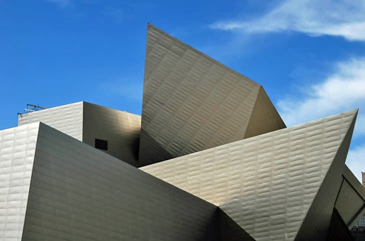 丹佛艺术博物馆的宏伟建筑是所有艺术爱好者必去的地方