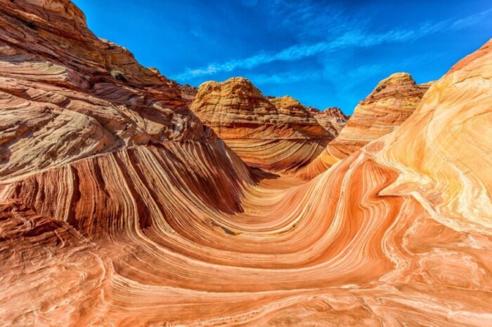 犹他州的粘土山与波浪的颜色