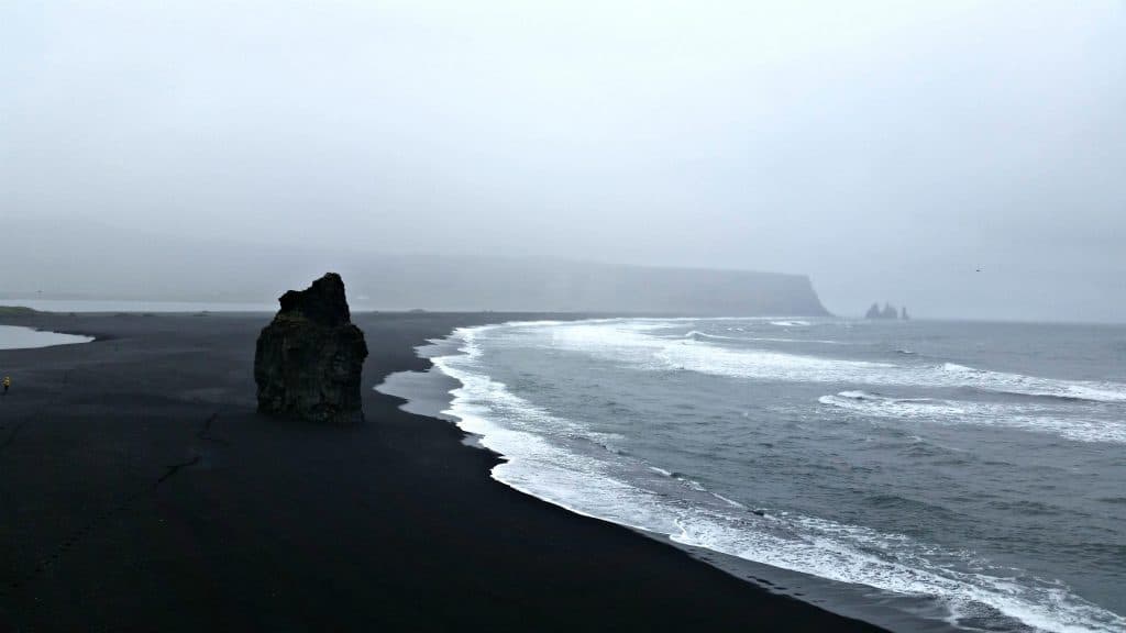冰岛的黑沙滩