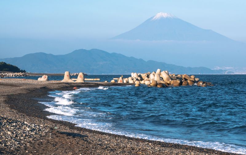 以富士山为背景的miho -no-松原