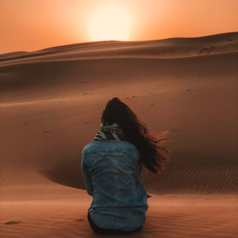 看沙漠的女人