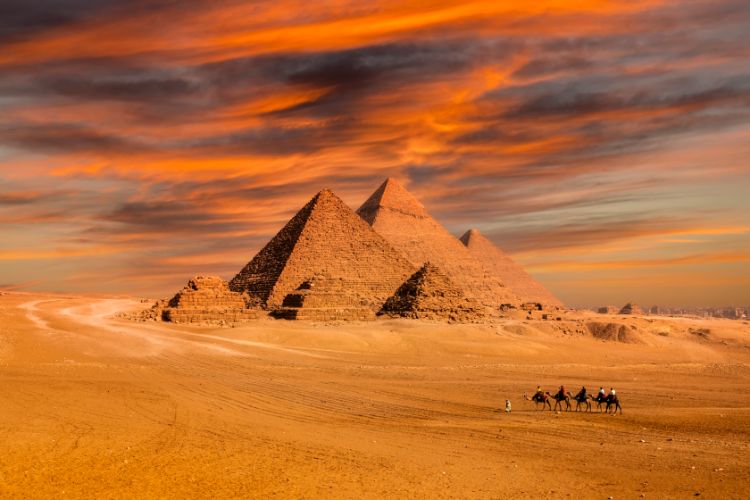 日落时分的埃及大金字塔
