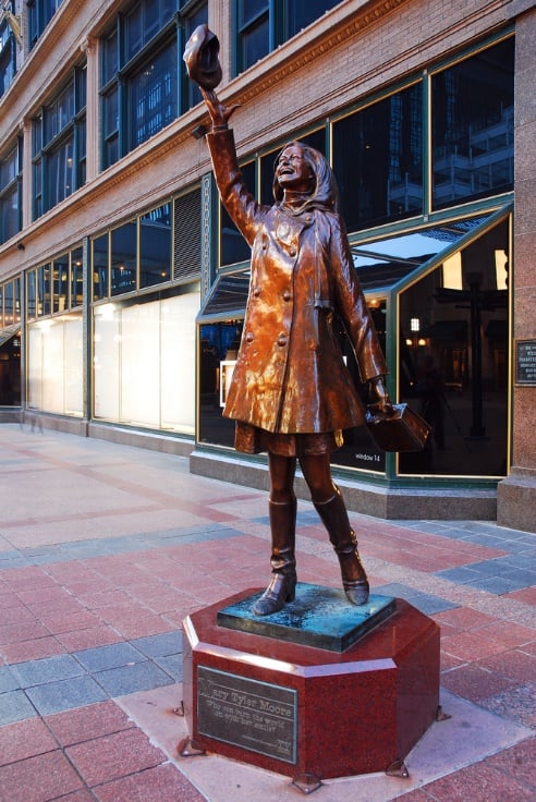 玛丽·泰勒·摩尔雕像