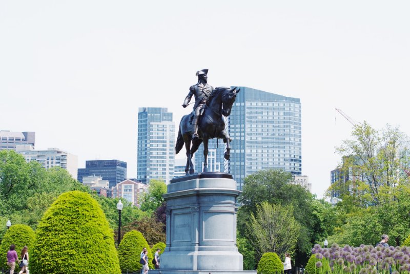 波士顿公共花园的纪念碑