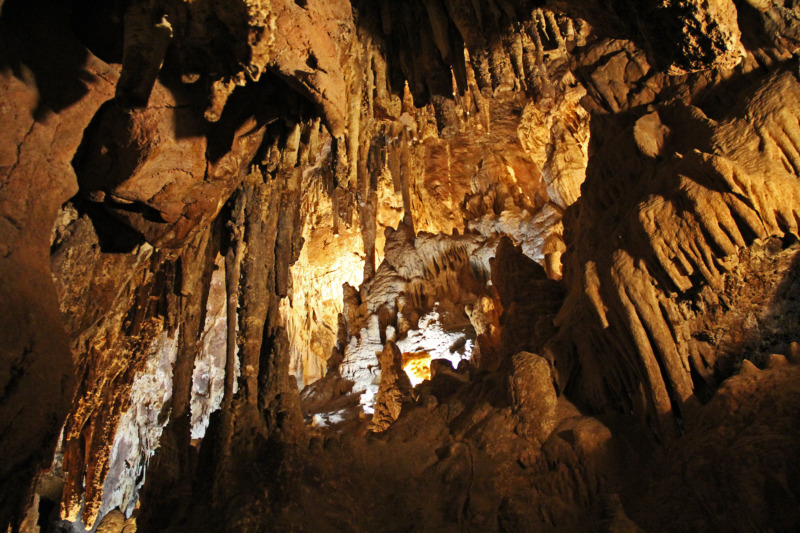岩层内部的洞穴在巨大的洞穴山公园