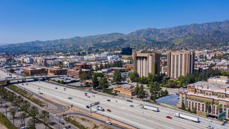 美国加利福尼亚州伯班克市区的鸟瞰图